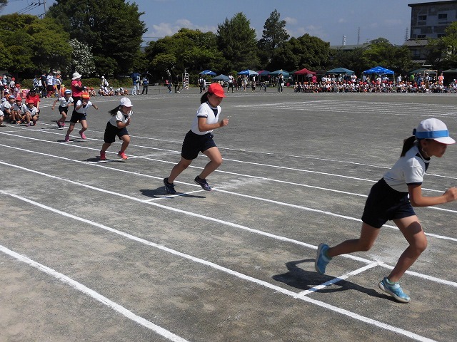 夏が近づいてきた! 6月の強い日差しの下で今泉小の運動会_f0141310_06265249.jpg