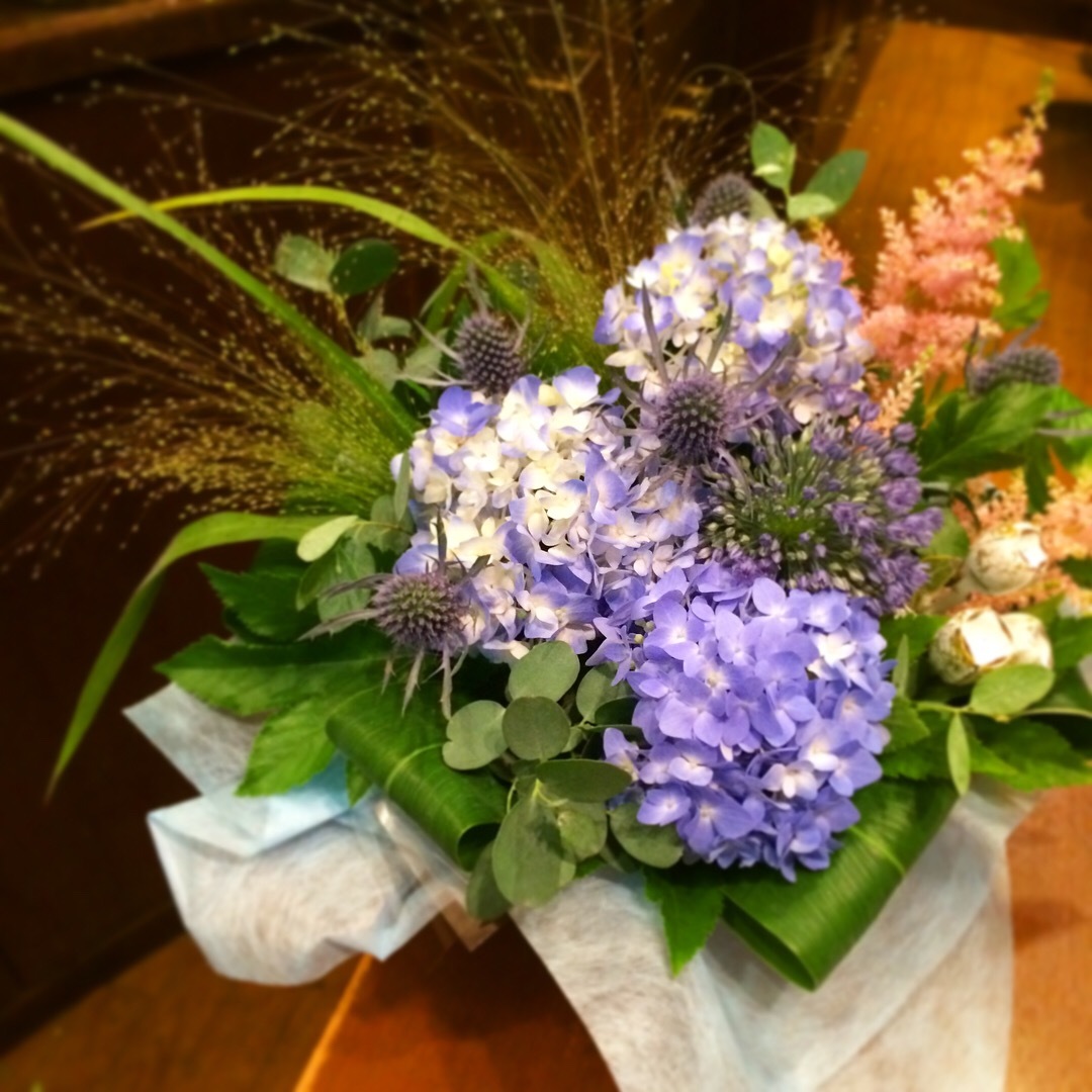 ブルー ムラサキ 花だより 海浜幕張駅 花屋 テーブルコサージュ ラボ フラワーショップ