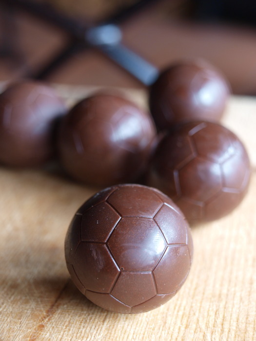 サッカーボール型のチョコレートを作りました Al Ragu 12 Fukusumumacidayori