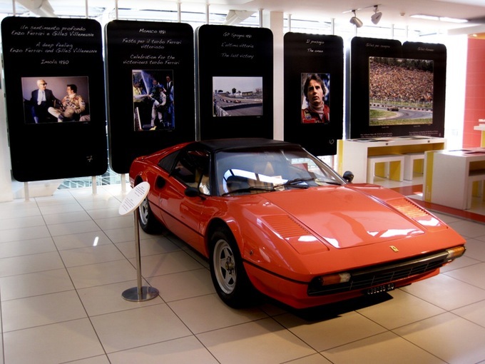 ジルビルヌーブの308GTS_a0129711_13064304.jpg