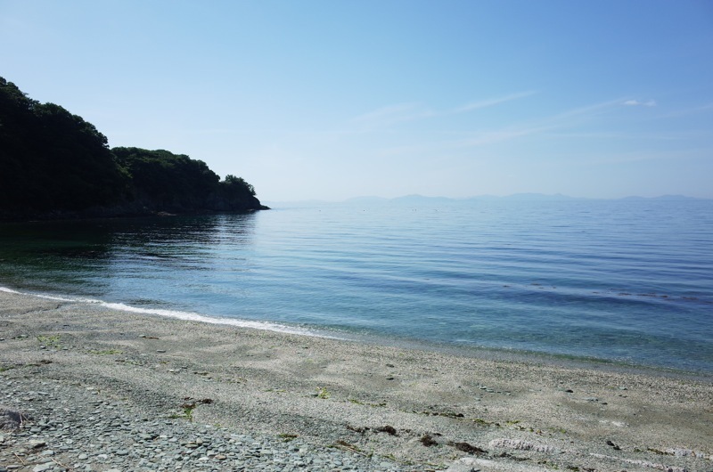 愛媛旅18 伊予の海でも石拾い Azukki的