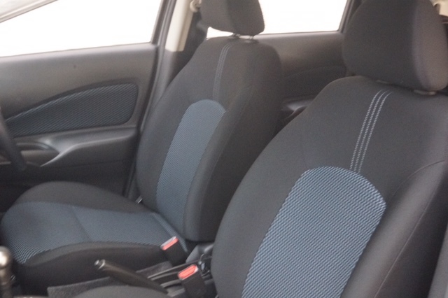 日産 ノート にシートカバーを装着しました かわいいカー雑貨のお店ココトリコのブログ 日産 ノート にシートカバーを装着しました かわいいカー雑貨のお店ココトリコのブログ