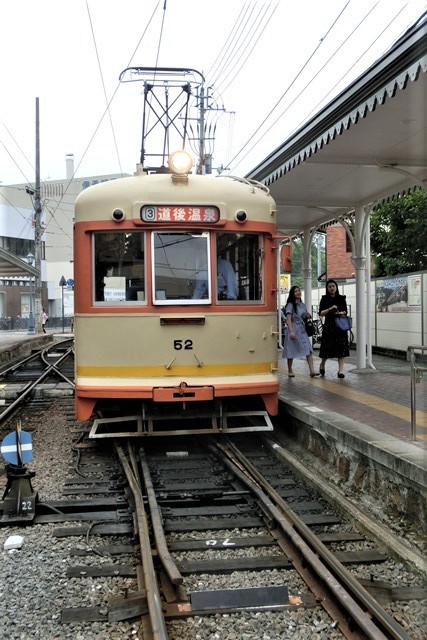 松山観光＠交通網が完璧な松山市、路面電車が主役で鉄道も楽しさいっぱい、楽しい列車が松山駅に集合、アンパンマン列車が子供に大人気の松山_d0181492_23305295.jpg