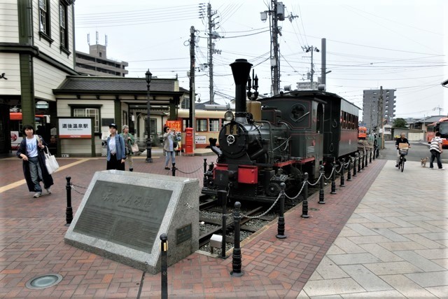 松山観光＠交通網が完璧な松山市、路面電車が主役で鉄道も楽しさいっぱい、楽しい列車が松山駅に集合、アンパンマン列車が子供に大人気の松山_d0181492_23315739.jpg