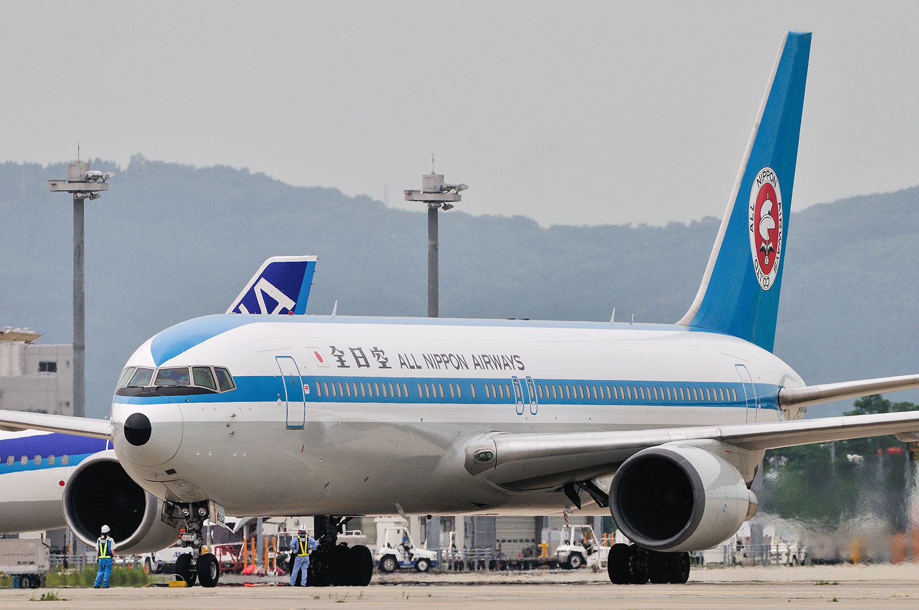 Boeing 767 300 Ja602a モヒカンジェット Sky Lounge Garden Transporter Side Boeing 767 300 Ja602a モヒカンジェット Sky Lounge Garden Transporter Side
