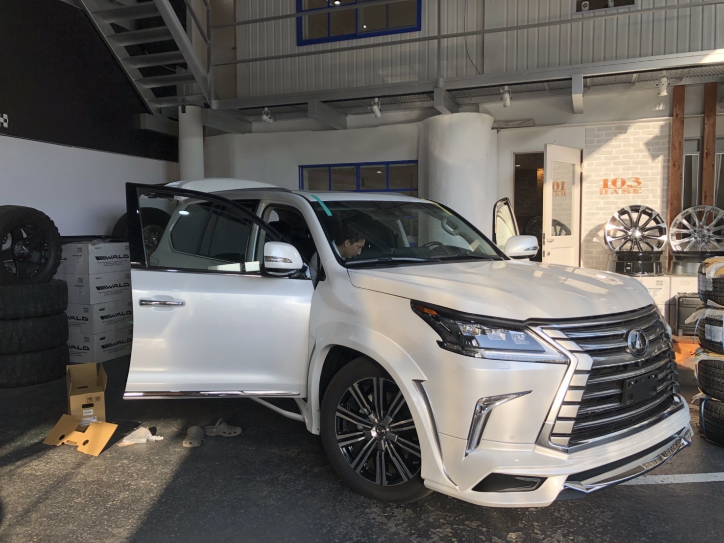 6月7日(木)トミーベース カスタムブログ☆ハマーH2入庫します!!LX570 LS600 QX56_b0127002_12310722.jpg