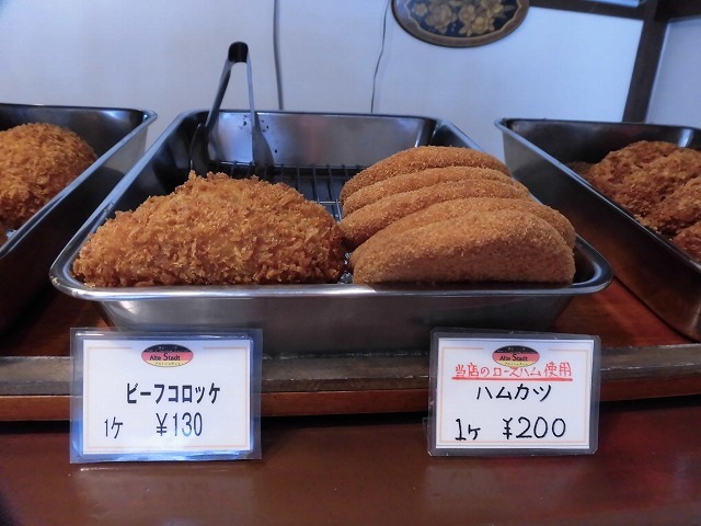 鶴岡八幡宮前で「鎌倉ビール」を飲みながら「ビーフコロッケパン」と「ハムカツパン」で大満足!_f0141310_07263738.jpg