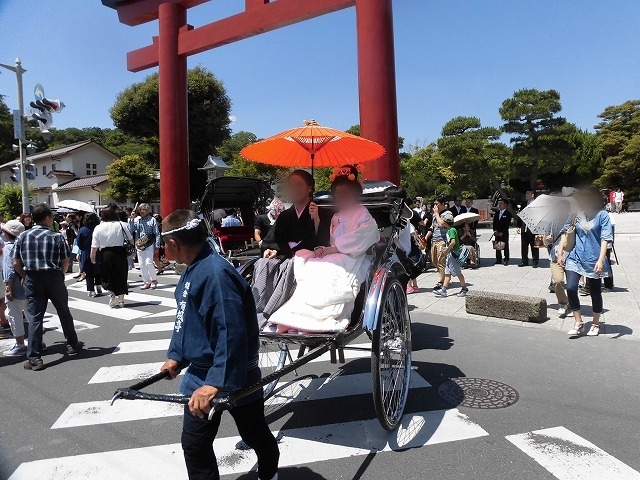 鶴岡八幡宮前で「鎌倉ビール」を飲みながら「ビーフコロッケパン」と「ハムカツパン」で大満足!_f0141310_07282729.jpg