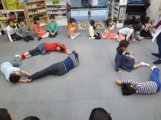 5月11日 アルファベットで人文字 Zippykids Today Ueno