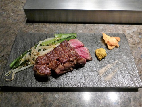 旧居留地「ステーキハウス ミディアムレア」へ行く。_f0232060_1722121.jpg