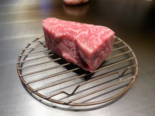 旧居留地「ステーキハウス ミディアムレア」へ行く。_f0232060_172612.jpg