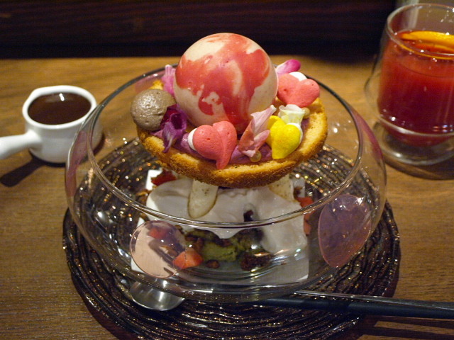 札幌 夜パフェ専門店 パフェテリア ミル その2(NADAREパフェ)_d0153062_15535965.jpg