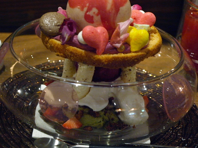 札幌 夜パフェ専門店 パフェテリア ミル その2(NADAREパフェ)_d0153062_15581345.jpg