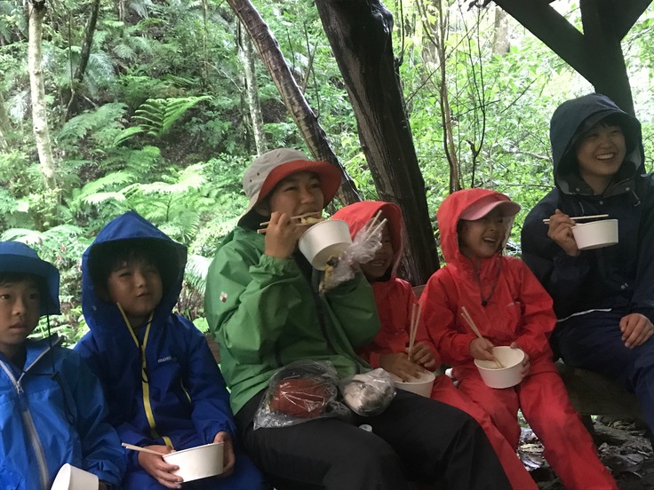 山小屋キャンプ〔写真集◆２日目〕雨が降っても楽しい山小屋！川で、たき火で遊びつくそう！（6/10）_d0363878_1395274.jpg