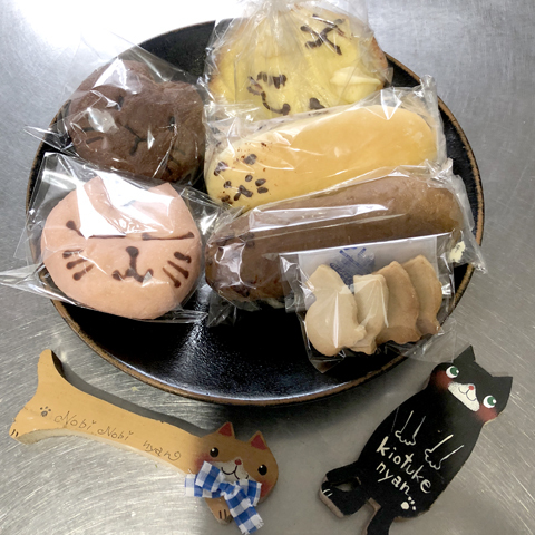 チョコ坊、お土産を忘れたねこパン祭り〜!♩_a0308381_18061790.jpg