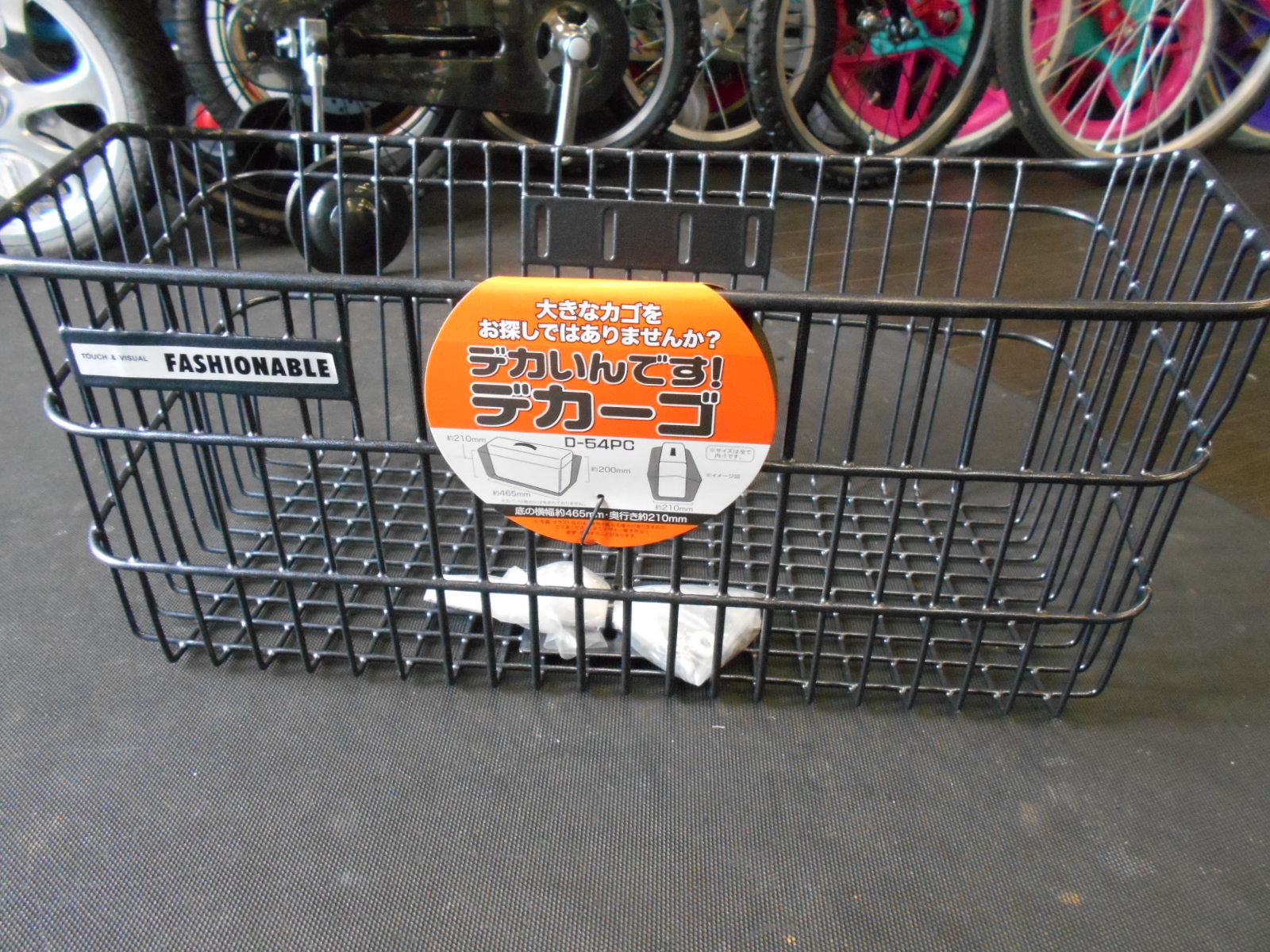 大きなカゴ入荷しました!_b0189682_14371064.jpg