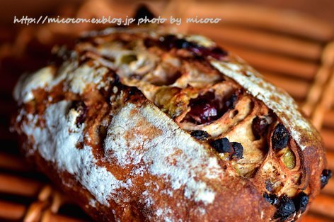 カンパーニュ・フリュイ : 森の中でパンを楽しむ
