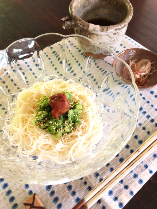 すりおろしきゅうりと梅干しで ぶっかけ素麺 Coucou A Table クク アターブル すりおろしきゅうりと梅干しで ぶっかけ素麺 Coucou A Table クク アターブル