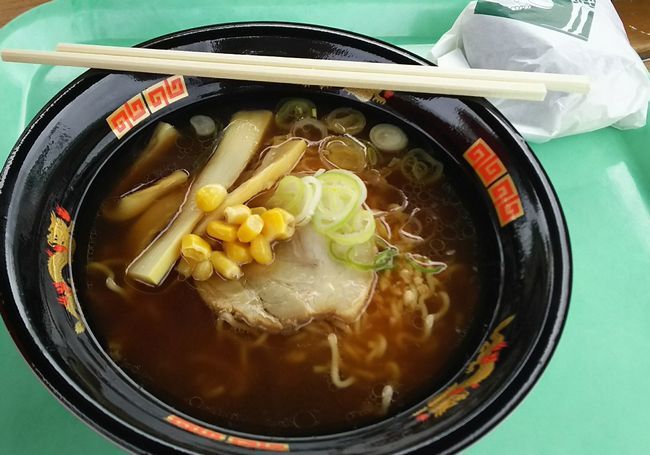 旭山動物園の昼食とカラス 黄金絹毛鼠 コガネキヌゲネズミ