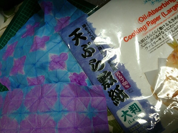 天ぷら紙や半紙を 折り染めして アジサイ ぽんぽこの絵手紙 字手紙 消しゴムはんこ