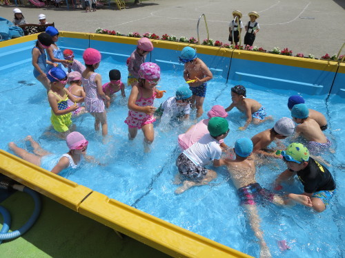 6月14日 木 プール遊び ともべ幼稚園 ひろばの出来事 笠間市 6月14日 木 プール遊び ともべ幼稚園 ひろばの出来事 笠間市