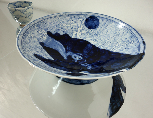 【亀山サ苗作品展〜やきもの・かみもの】並べても重ねても!今年の鯨は大群で!_a0017350_05552674.jpg