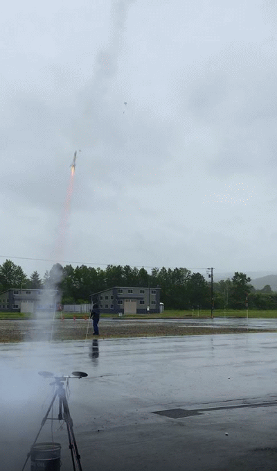 自作ロケット打ち上げ成功_a0163788_19320442.gif