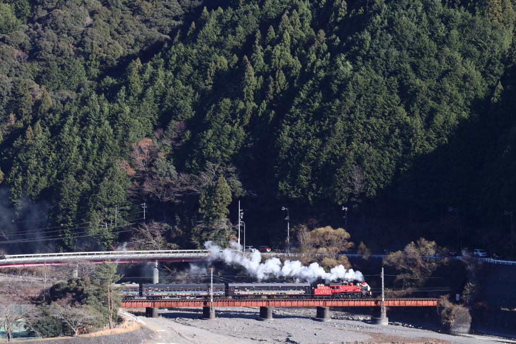 赤い機関車と白い煙と赤い鉄橋　- 大井川・2017年ジェームス -_b0190710_23591268.jpg