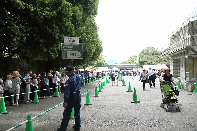 シャンシャンでしゅ。わたしの観覧は、列に並んだ順に変わりました（上野動物園）_b0291402_05473063.jpg