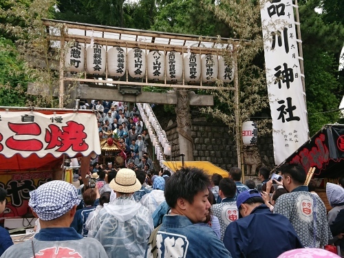 53段の階段を、お神輿が下りてくる？品川神社のお祭り_c0100865_07570862.jpg