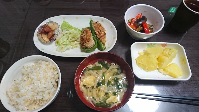 ひまわり荘&#127803;夕食 ピーマンの肉詰め ナスとパプリカの生姜炒め じゃがバター みそ汁_c0357519_18212524.jpg