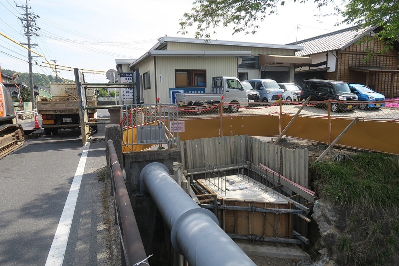 ヤマザクラとベンチ_f0076731_19505345.jpg