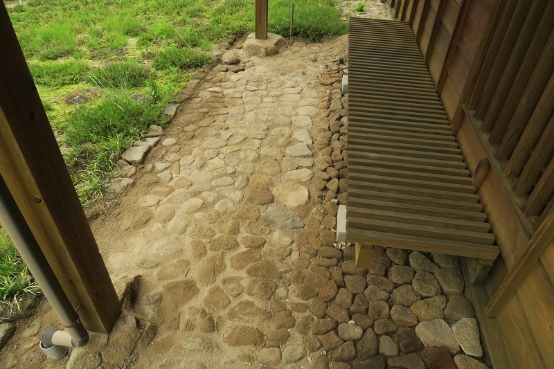 ヤマザクラとベンチ_f0076731_19555054.jpg