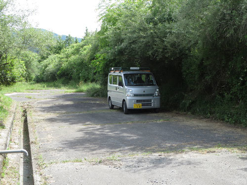 木陰の駐車場_d0130640_09175807.jpg