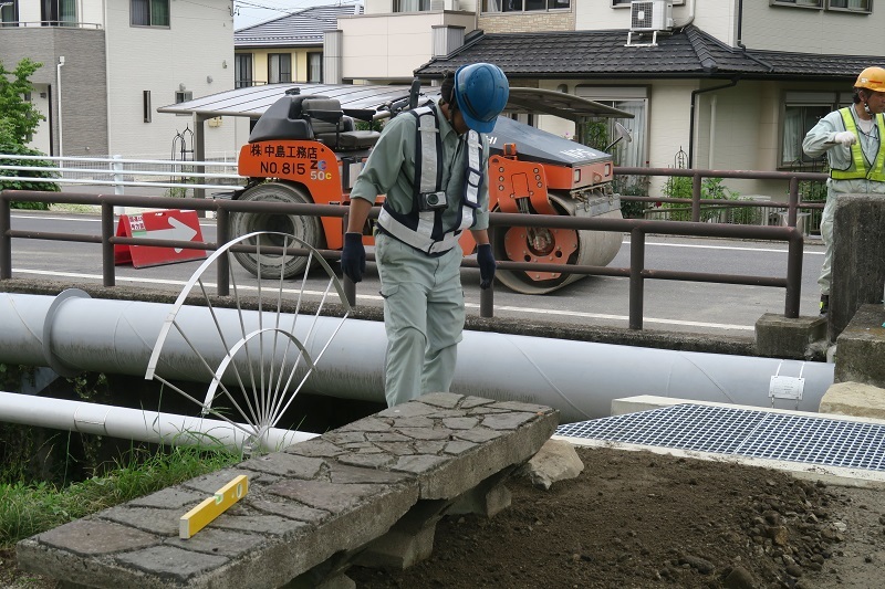 ヤマザクラとベンチ_f0076731_15212482.jpg