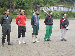 田植え体験(緑ヶ丘小・北郷小) _d0247484_13141752.jpg