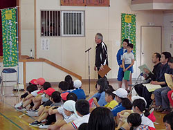 田植え体験(月光原小・西根小) _d0247484_1722188.jpg