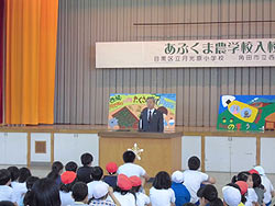 田植え体験(月光原小・西根小) _d0247484_1772973.jpg