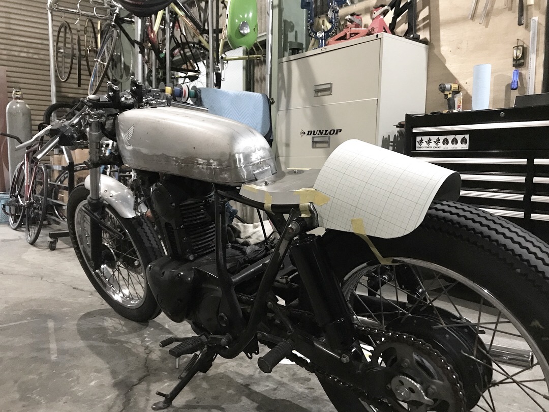 250TRシートカウル_e0365651_23482447.jpg