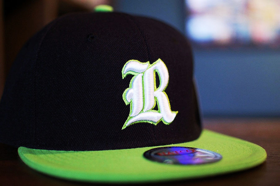 オールドイングリッシュ書体をスナップバックキャップに3d刺繍を入れました 刺繍屋mcqueen 刺繍屋 元さんのブログ