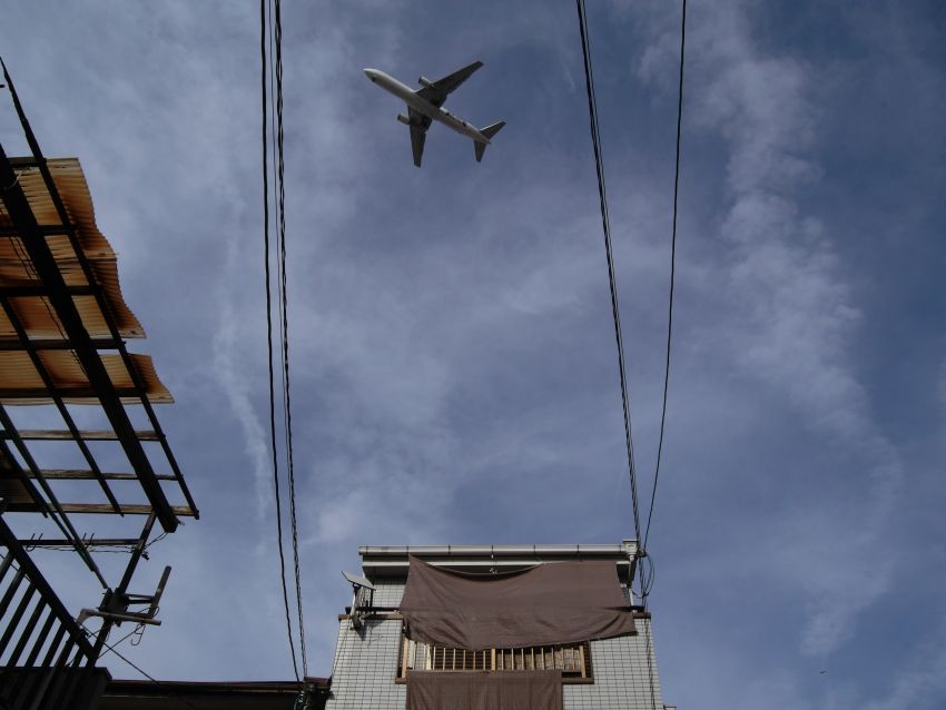 　　  飛行機が飛び交う街_a0126148_23201536.jpg