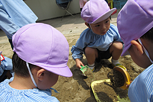 幼稚園、大好き。_e0325335_1558664.jpg