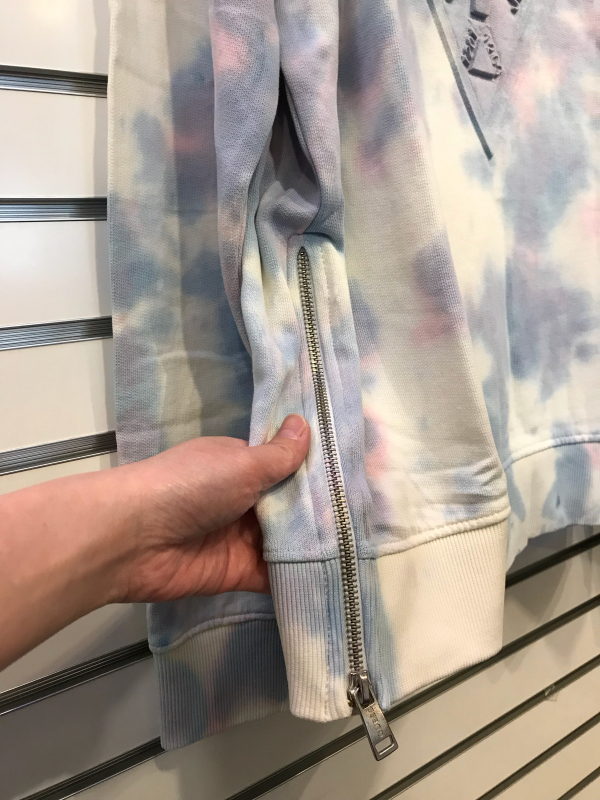 大人気‼️GUESSの新作入荷です‼️_e0308287_11273029.jpg