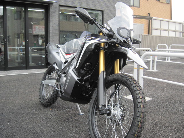 Crf250rallyブラック入荷 バイクの横輪