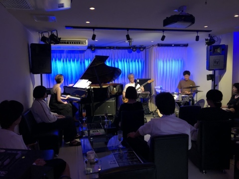 Jazzlive comin 広島 本日土曜日のライブ_b0115606_11564638.jpeg