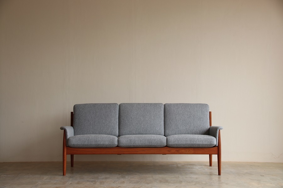 『K様邸へ　Grete Jalk Teak Sofa』_c0211307_16581843.jpg