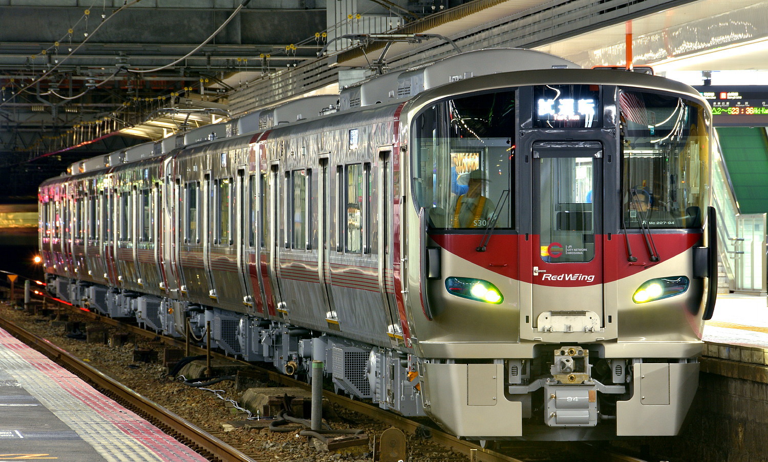 227系2次増備車A52・S30・新製出場_a0251146_00460702.jpg