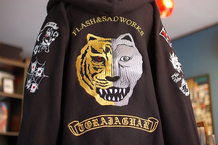 オリジナルデザインをパーカーの全面に刺繍を入れました♪ : 刺繍屋