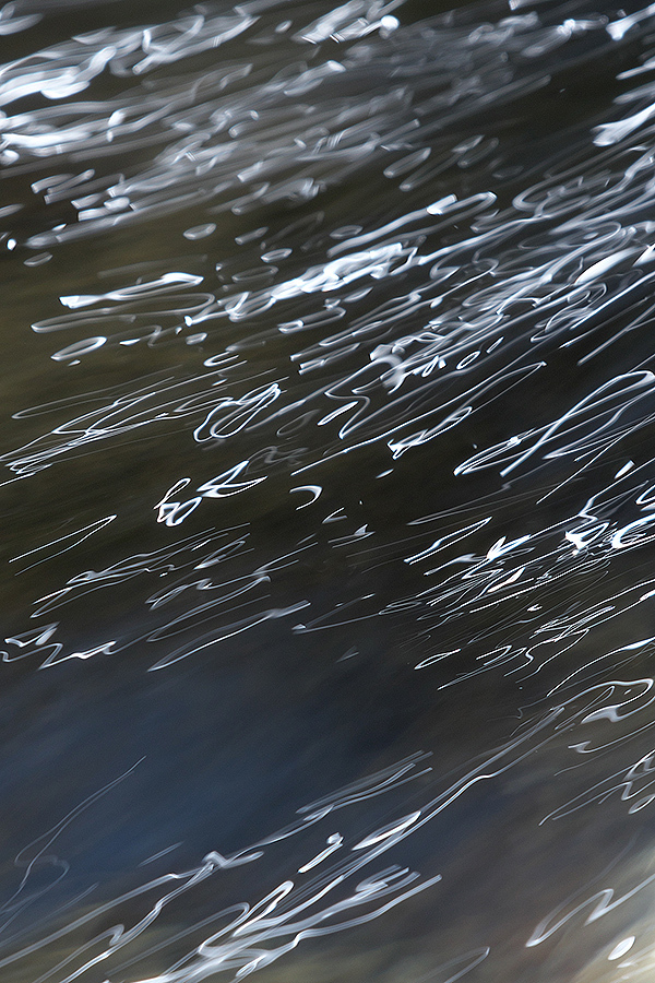 水面の光跡_d0360547_06381781.jpg