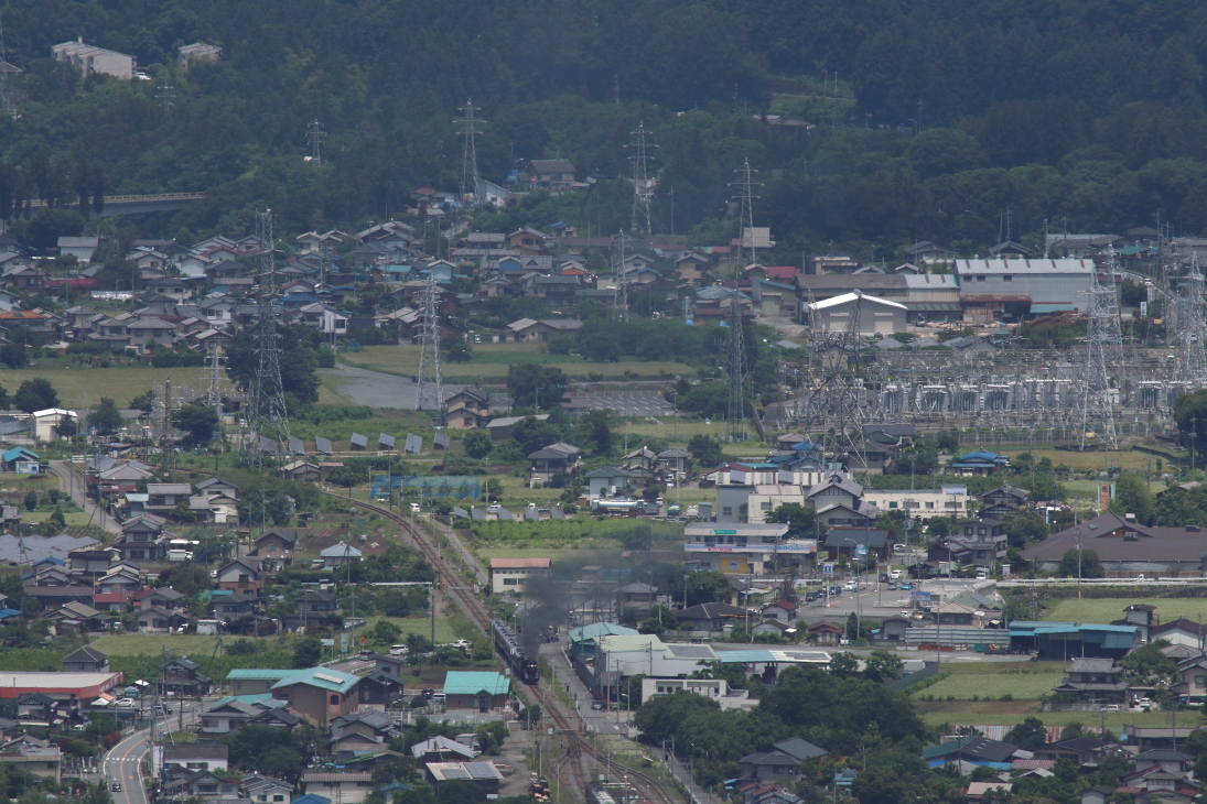 蕎麦畑と住宅が入り混じる風景に黒煙上がる - 秩父・2018年初夏 -_b0190710_22121850.jpg